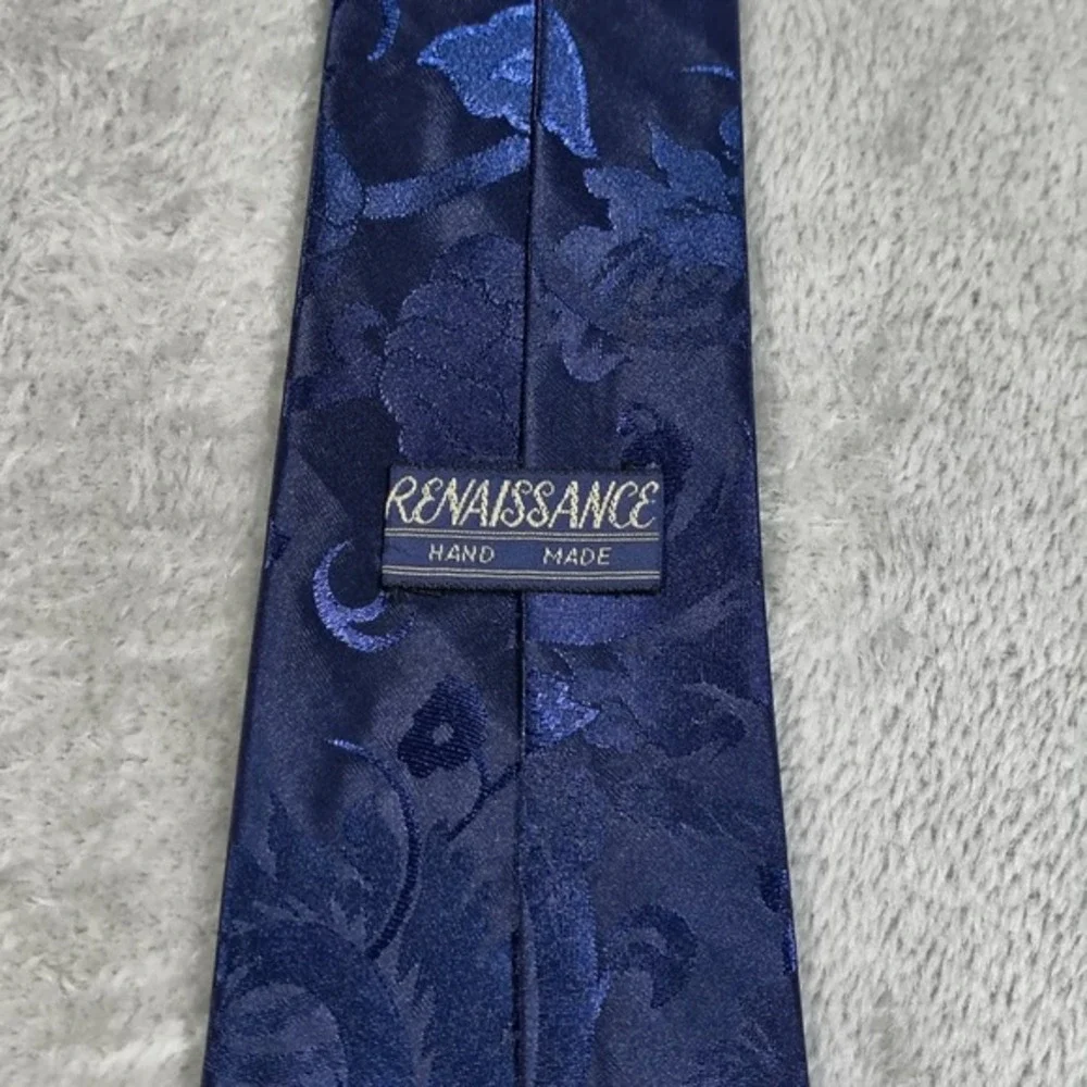 Renaissance tie gently